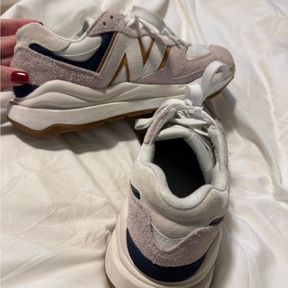 Women new balance shoes - Picture 1 of 2